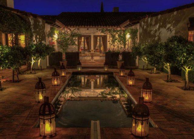 Уникальный особняк, который спускается под землю на 5 этажей
