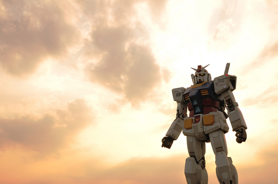 18-метровый робот Gundam в Японии 18-метровый робот Gundam в Японии