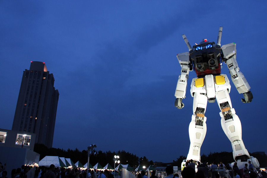 18-метровый робот Gundam в Японии 18-метровый робот Gundam в Японии