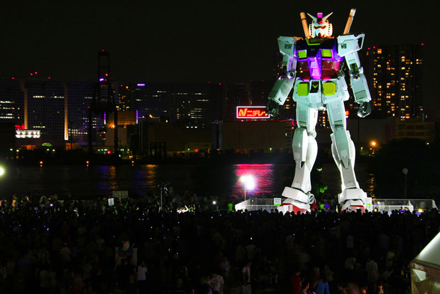 18-метровый робот Gundam в Японии 18-метровый робот Gundam в Японии