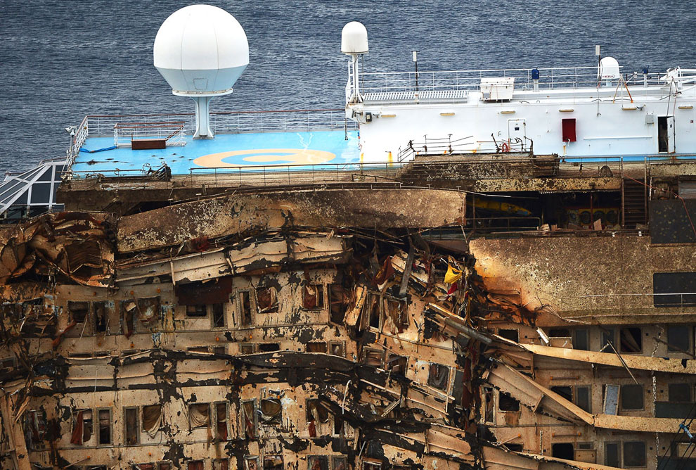 Подъем круизного лайнера Costa Concordia Подъем круизного лайнера Costa Concordia