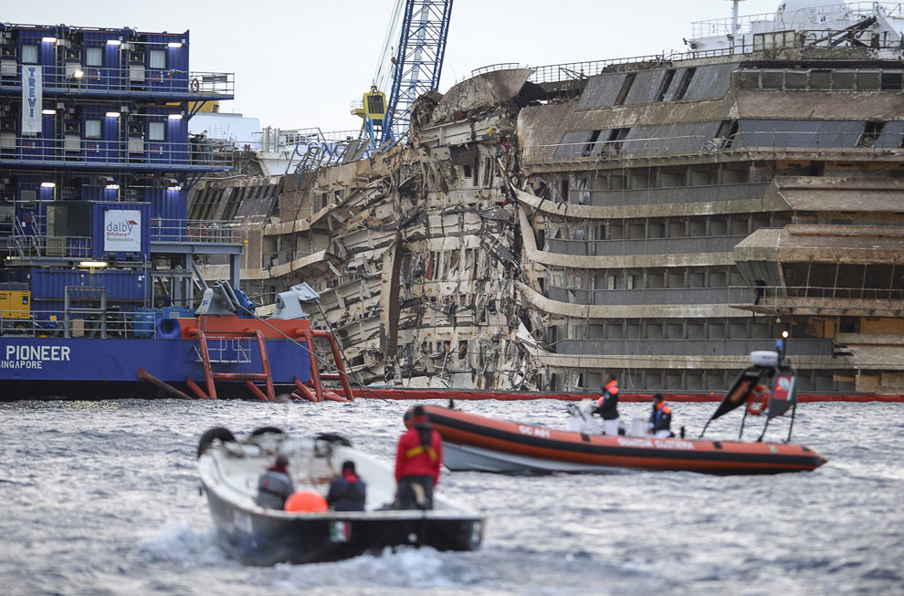 Подъем круизного лайнера Costa Concordia Подъем круизного лайнера Costa Concordia