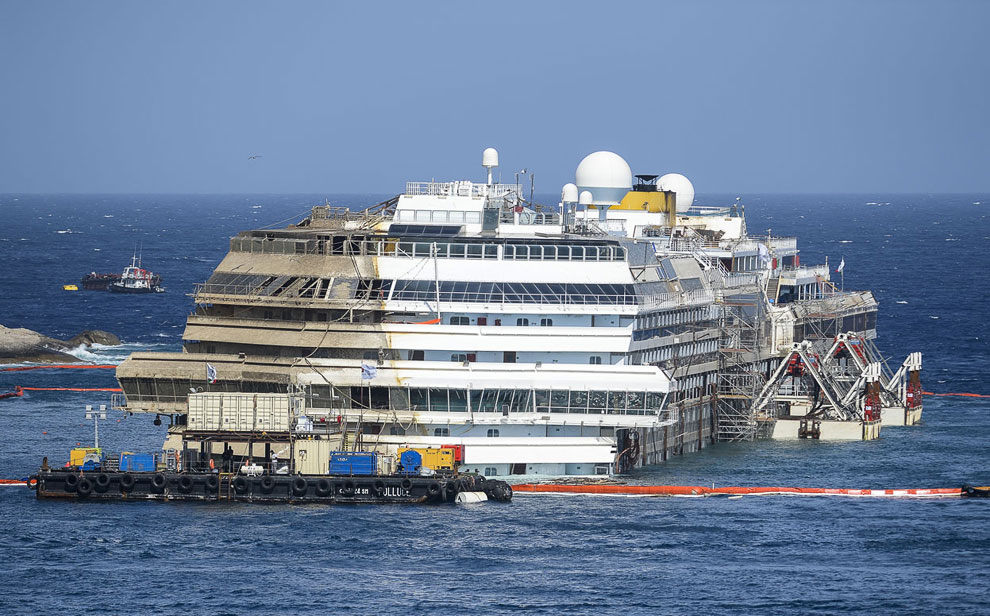 Подъем круизного лайнера Costa Concordia Подъем круизного лайнера Costa Concordia