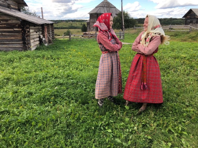 Достойный ответ жителей деревни Чикинская на фотосессию журнала Vogue