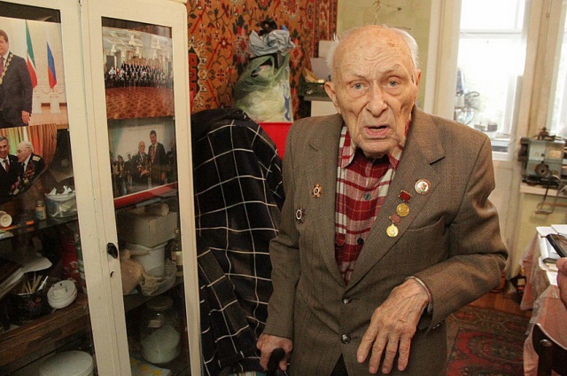 УК в Казани при помощи коллекторов пыталась "выбить долги" у 92-летнего ветерана УК в Казани при помощи коллекторов пыталась "выбить долги" у 92-летнего ветерана