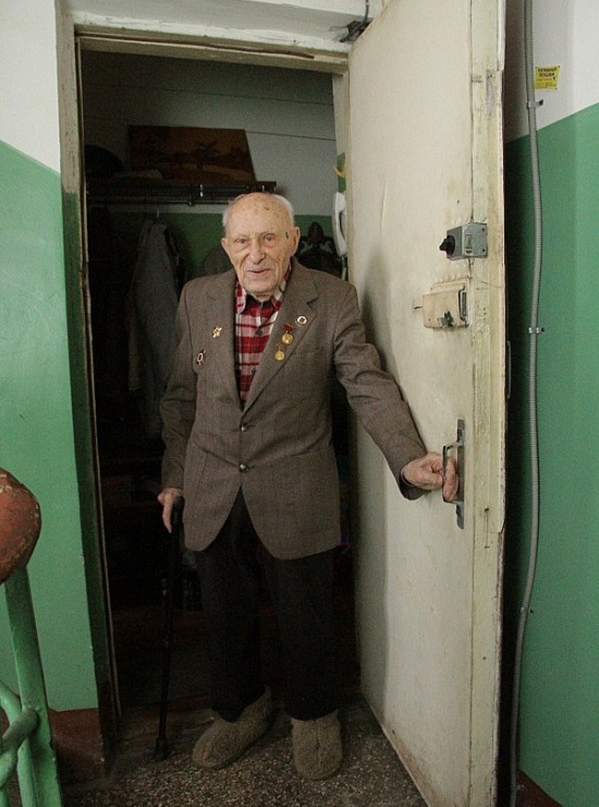 УК в Казани при помощи коллекторов пыталась "выбить долги" у 92-летнего ветерана УК в Казани при помощи коллекторов пыталась "выбить долги" у 92-летнего ветерана