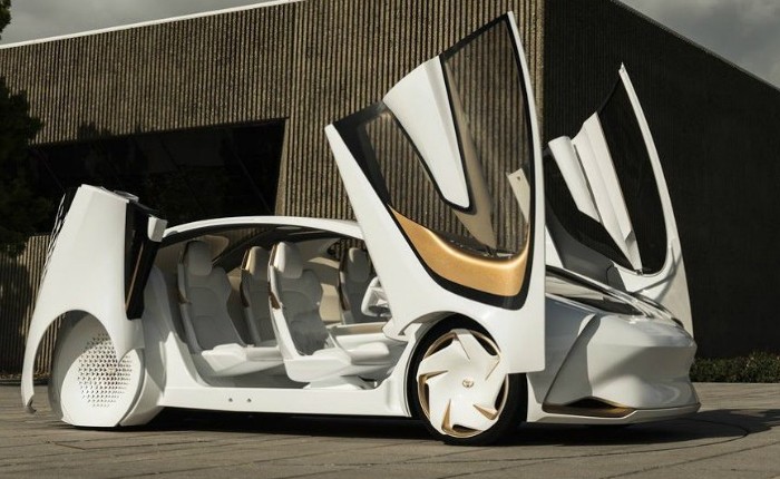 Компания Toyota показала автомобиль с «искусственным интеллектом» Компания Toyota показала автомобиль с «искусственным интеллектом»