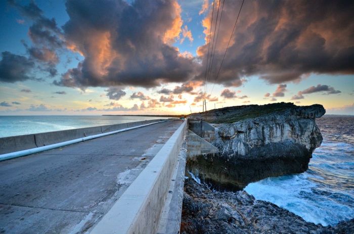 Место, где встречаются Карибское море и Атлантический океан (5 фото)