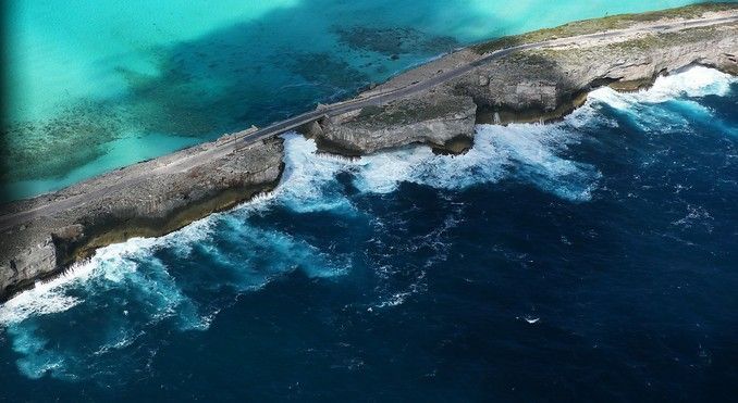 Место, где встречаются Карибское море и Атлантический океан (5 фото)