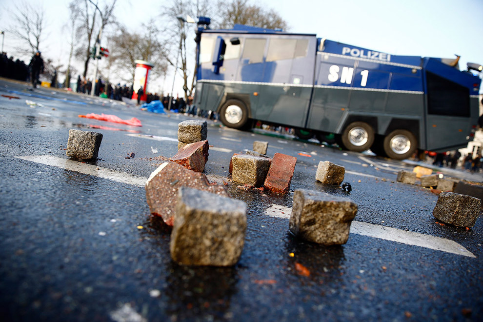 Погромы во Франкфурте-на-Майне и клоуны Погромы во Франкфурте-на-Майне и клоуны