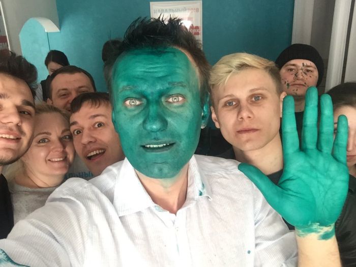 В Барнауле Алексея Навального облили зеленкой