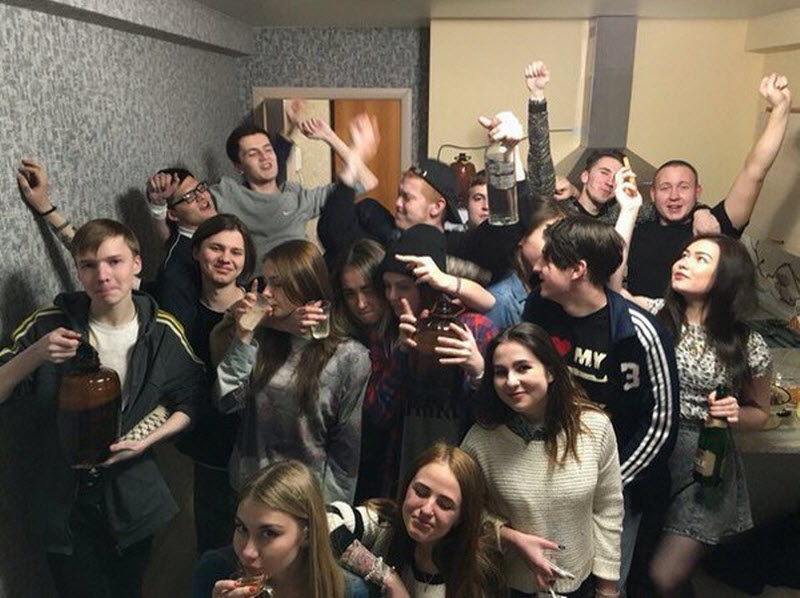 Молодежь развлекается