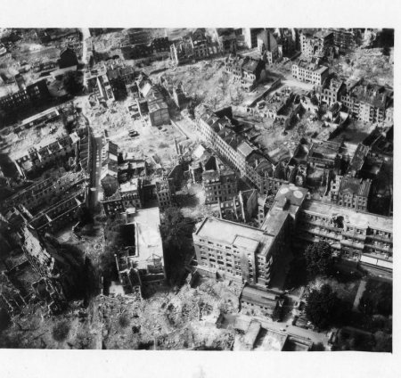 К 9 мая - побежденная Германия (20 фото)