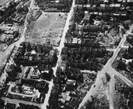 К 9 мая - побежденная Германия (20 фото)