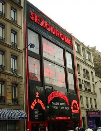Сексшопы мира (23 фото)