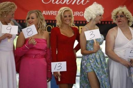 Конкурс на лучшего двойника Мерилин (17 фото)