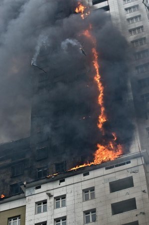 Как горят новые дома (20 фото)