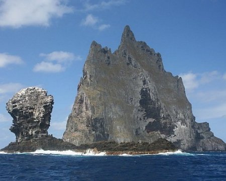Ball's Pyramid ? необитаемый остров (8 фото)