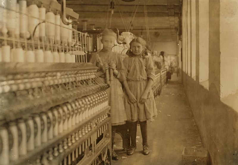Фото 1900-х годов показывают, как дети вкалывали на производстве