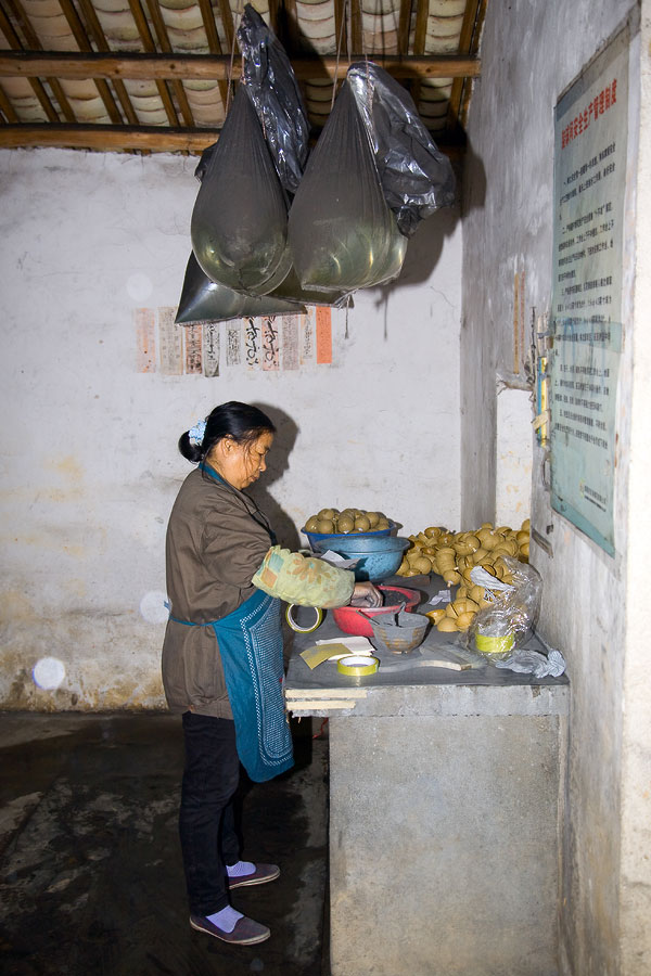 Как делают китайские фейерверки Как делают китайские фейерверки