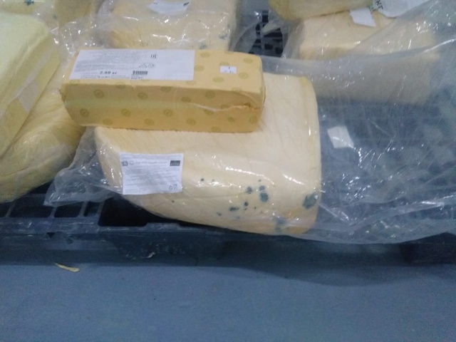 В Подмосковье обрабатывали просроченные сыры и вновь отправляли на прилавки магазинов