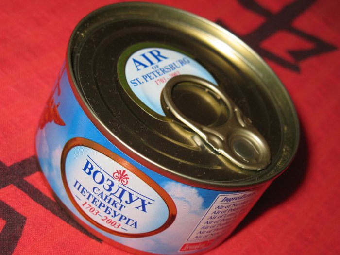 В красноярском магазине продают воздух, расфасованный по жестяным банкам