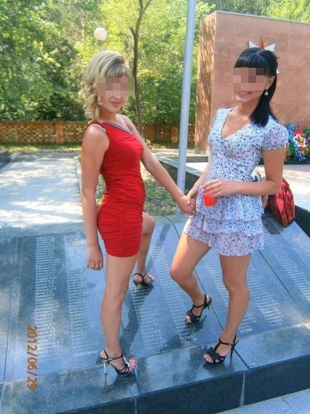 Девушки устроили фотосессию на памятнике погибшим в Великую Отечественную войну Девушки устроили фотосессию на памятнике погибшим в Великую Отечественную войну