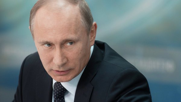 Путин поднял зарплаты почти всем высокопоставленным чиновникам РФ Путин поднял зарплаты почти всем высокопоставленным чиновникам РФ