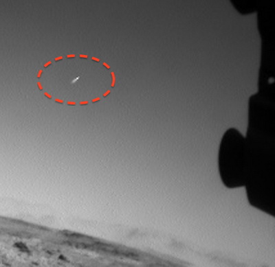 Curiosity заснял, как НЛО взлетает с Марса Curiosity заснял, как НЛО взлетает с Марса