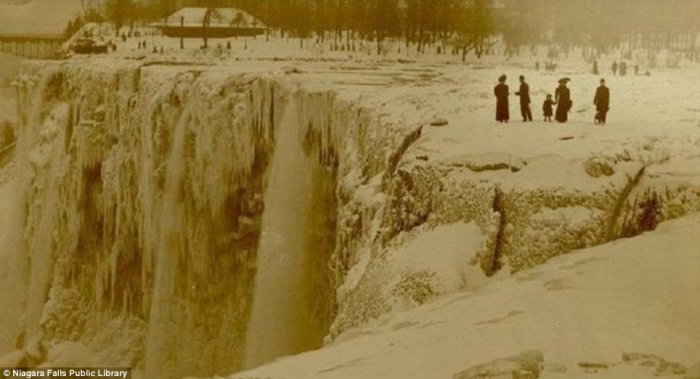 Ниагарский водопад замерз