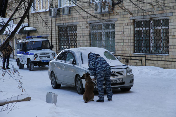 В Красноярске пассажира и водителя «Toyota Avensis» расстреляли из-за крупной суммы долга? В Красноярске пассажира и водителя «Toyota Avensis» расстреляли из-за крупной суммы долга?