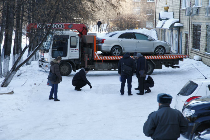 В Красноярске пассажира и водителя «Toyota Avensis» расстреляли из-за крупной суммы долга? В Красноярске пассажира и водителя «Toyota Avensis» расстреляли из-за крупной суммы долга?