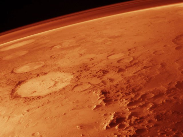 Орбитальный аппарат NASA обнаружил на Марсе признаки текущей воды Орбитальный аппарат NASA обнаружил на Марсе признаки текущей воды