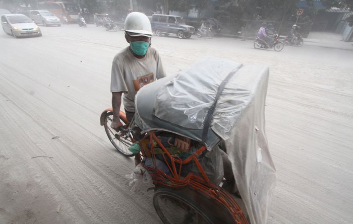 Извержения вулкана Келуд в Индонезии