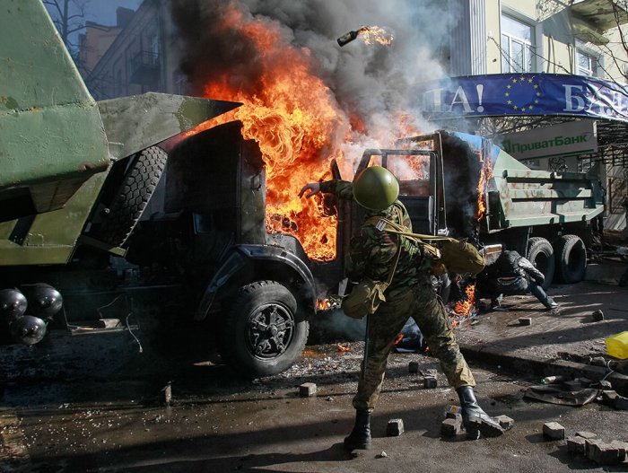 Беспорядки в Киеве возобновились (35 фото)