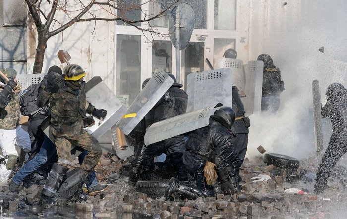 Беспорядки в Киеве возобновились (35 фото)
