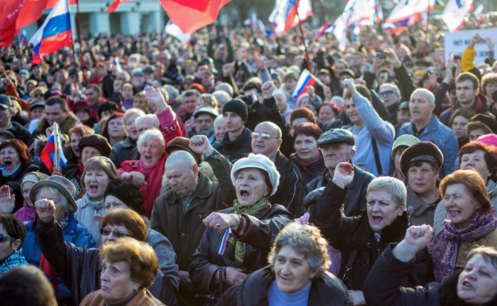 Крым митингует в поддержку России | 19 фото