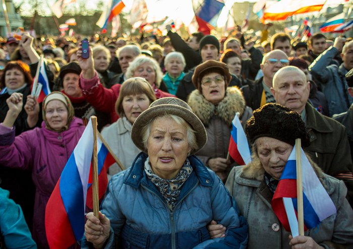 Крым митингует в поддержку России | 19 фото