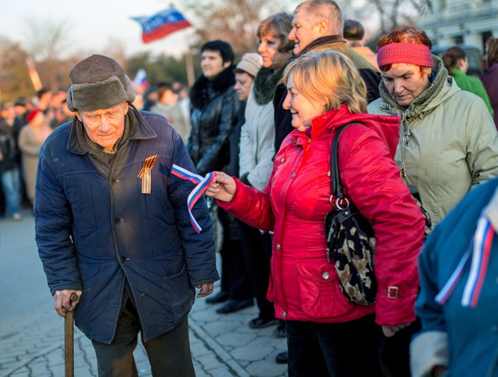 Крым митингует в поддержку России | 19 фото