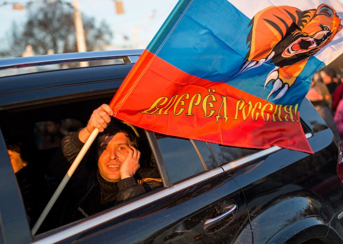 Крым митингует в поддержку России | 19 фото