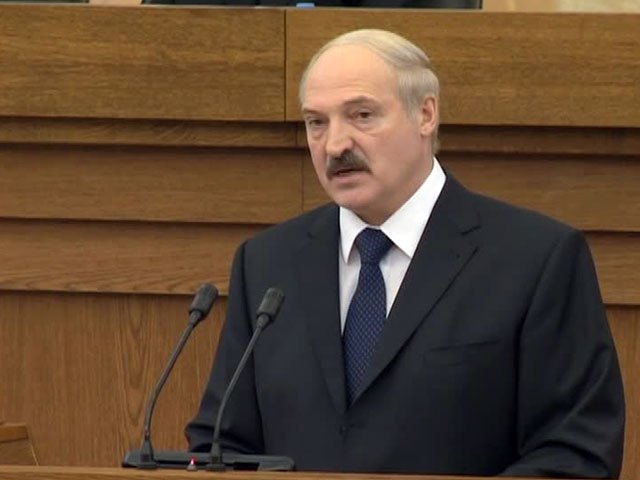 Лукашенко грозится вернуть крепостное право на селе Лукашенко грозится вернуть крепостное право на селе