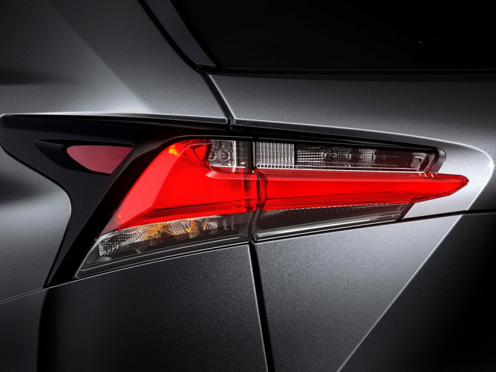 Lexus привезет компактный кроссовер NX в Россию