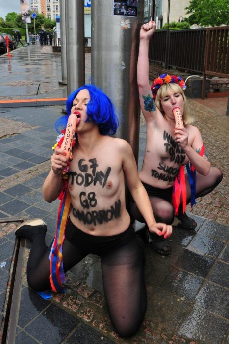 FEMEN отсосали Путину