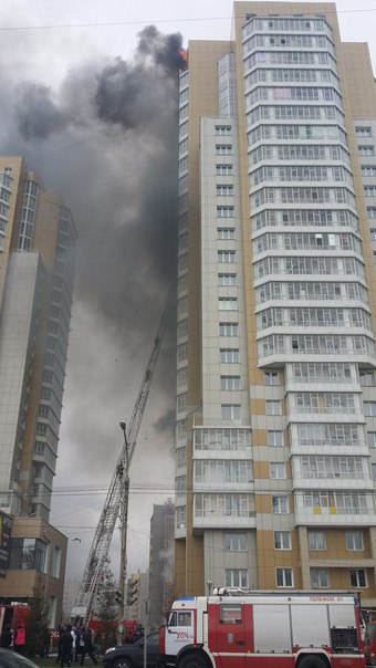 На ул. Шахтеров горит многоэтажка (17:34 - пожар локализован) На ул. Шахтеров горит многоэтажка (17:34 - пожар локализован)