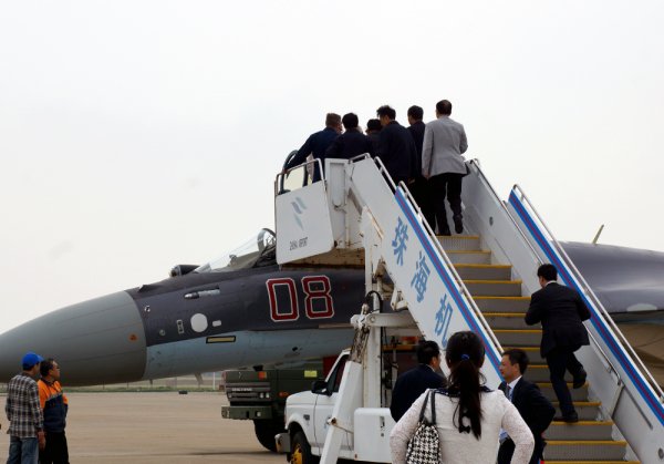 СУ-35 и "Русские витязи" выступили на авиасалоне в Чжухае. СУ-35 и "Русские витязи" выступили на авиасалоне в Чжухае.
