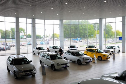 АвтоВАЗ повышает цены из-за падения курса рубля