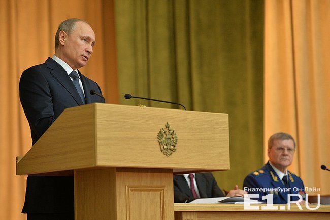 Путин отменил обязательное использование круглых печатей в документах для бизнеса