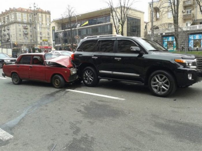 Курьезное ДТП в центре Киева