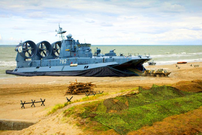 Почему морские пехотинцы США чувствуют себя ущербными перед российскими морпехами!