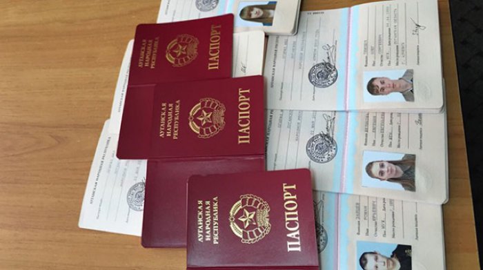 Начали выдавать паспорта ЛНР